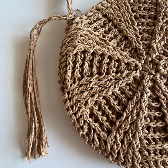 Straw Crossbody Purse, Round, Zip Top Closure, Lined…NWOT - Picture 2 of 4